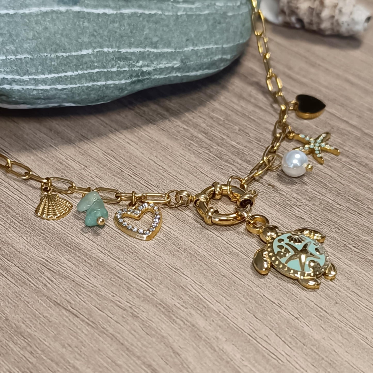 Collier Shelley